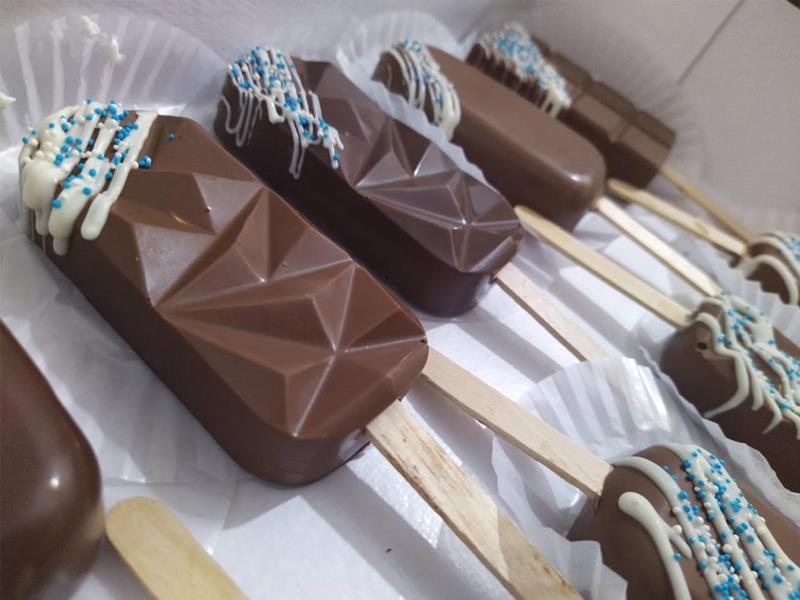 خرید و قیمت پاپسیکل خانگی، شکلاتی، تولد و ولنتاین | لیست کامل انواع شیرینی پاپسیکل