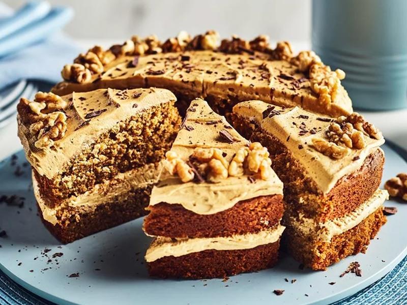 قیمت کیک قهوه، کیک تولد قهوه‌ای دخترانه و ساده + راهنمای تخصصی تهیه و انتخاب کیک تولد کرم قهوه‌ای