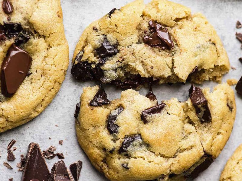 قیمت کوکی‌ های شکلاتی و بررسی تخصصی قیمت کوکی کیلویی، خانگی، کافه و سفارشی