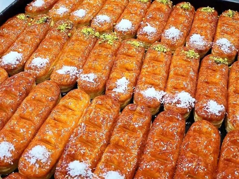 قیمت شیرینی زبان در مشهد ۱۴۰۴ | انواع شیرینی زبان خامه‌ای، شکلاتی و بسته‌بندی با جزئیات کامل