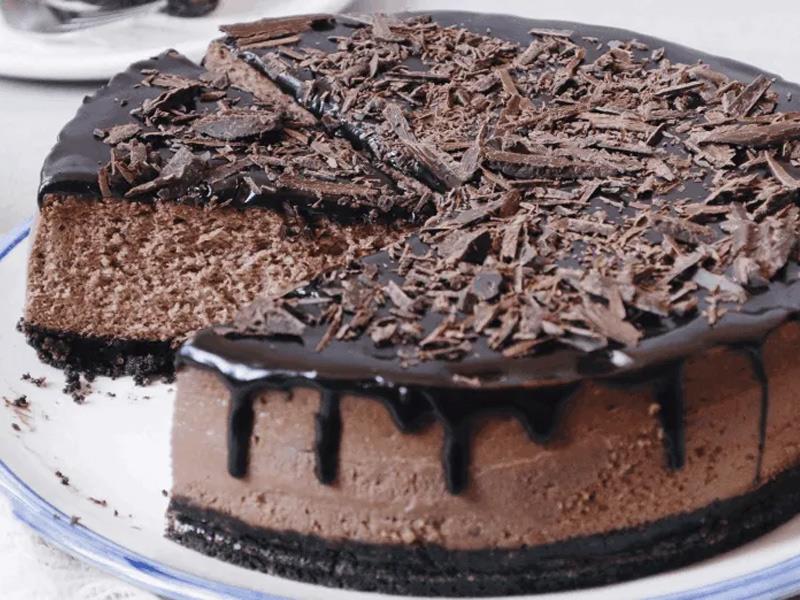 قیمت چیز کیک شکلاتی و راهنمای تخصصی شیرینی چیز کیک | قیمت هر کیلو چیز کیک، اورئو و یخچالی